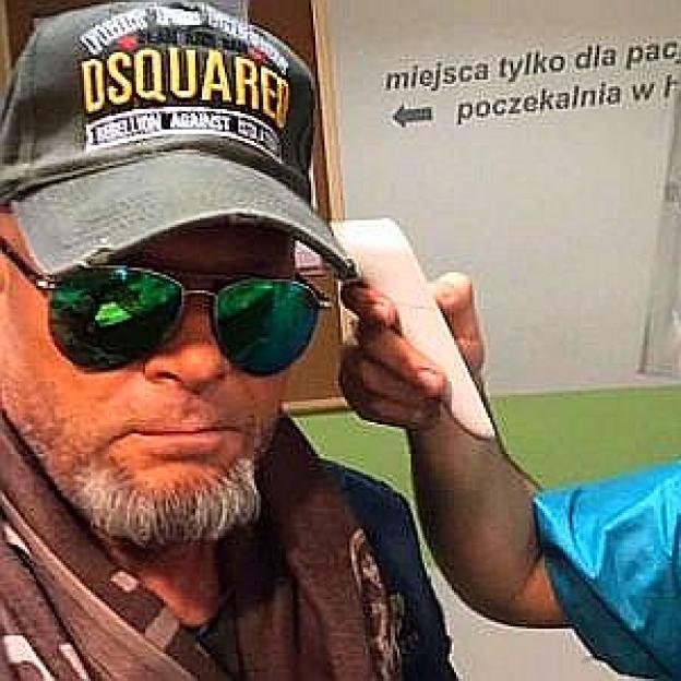 Krzysztof Rutkowski nie ma koronawirusa. Przyjmuje osobiście m.in. poszkodowanych przez oszustów wyłudzających pieniądze metodą 